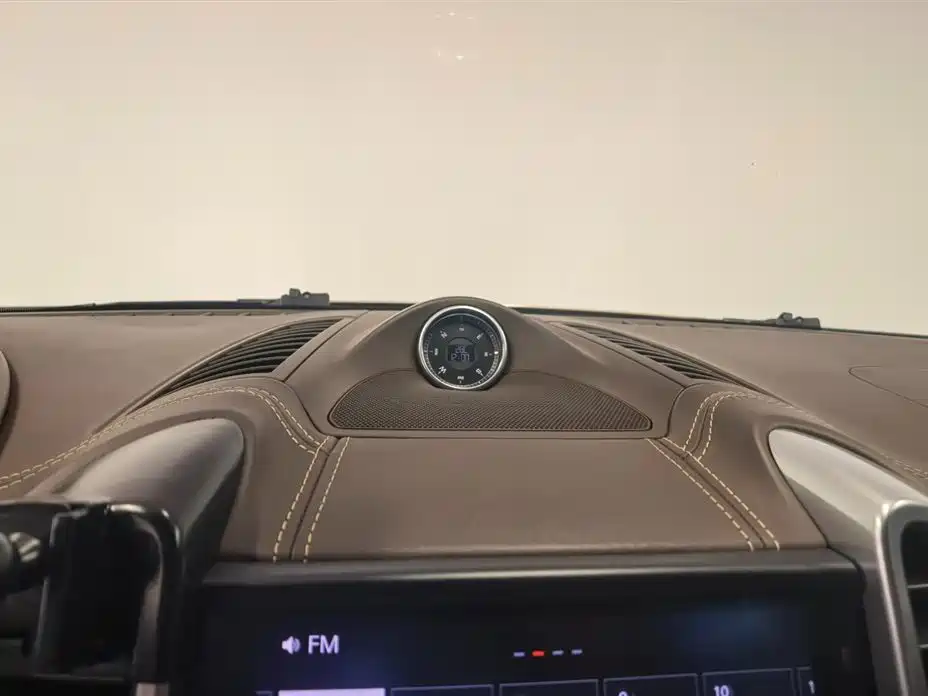 Porsche Cayenne — миниатюра 15