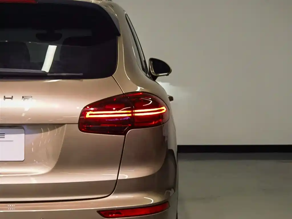 Porsche Cayenne — миниатюра 16