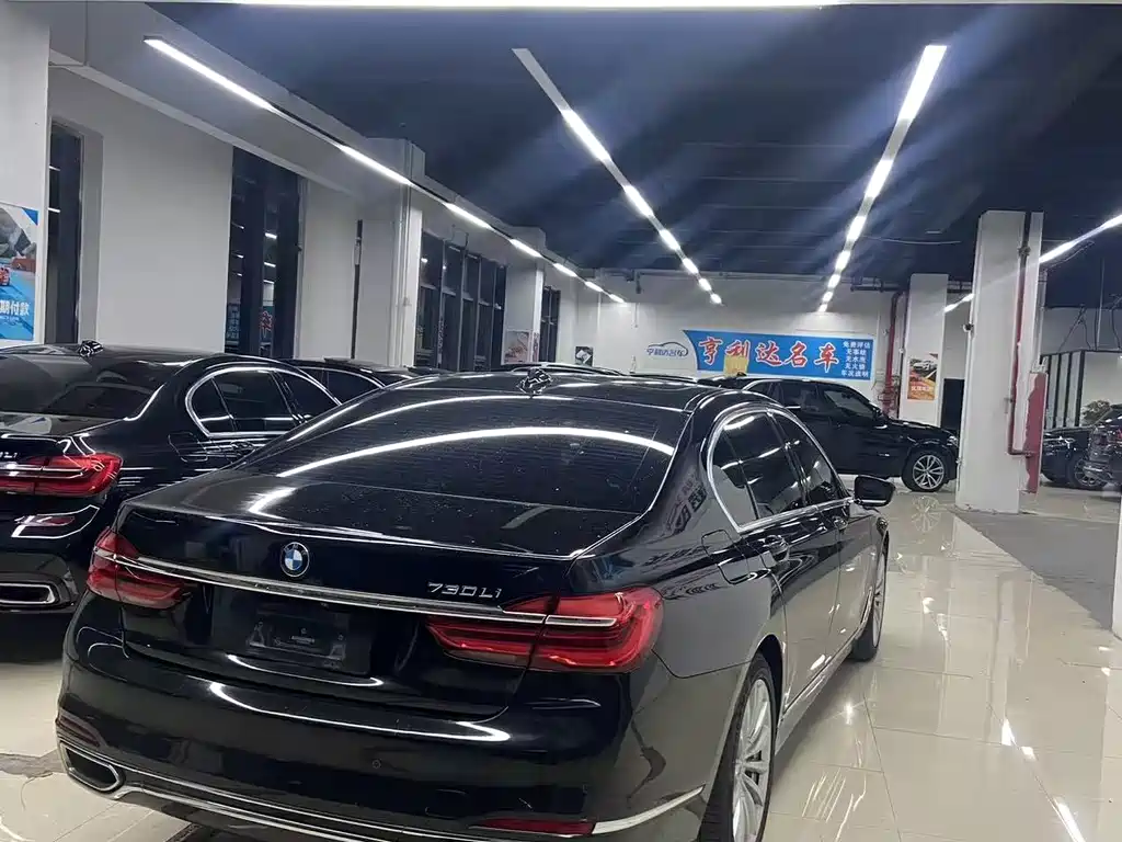 BMW 7 Series — миниатюра 7