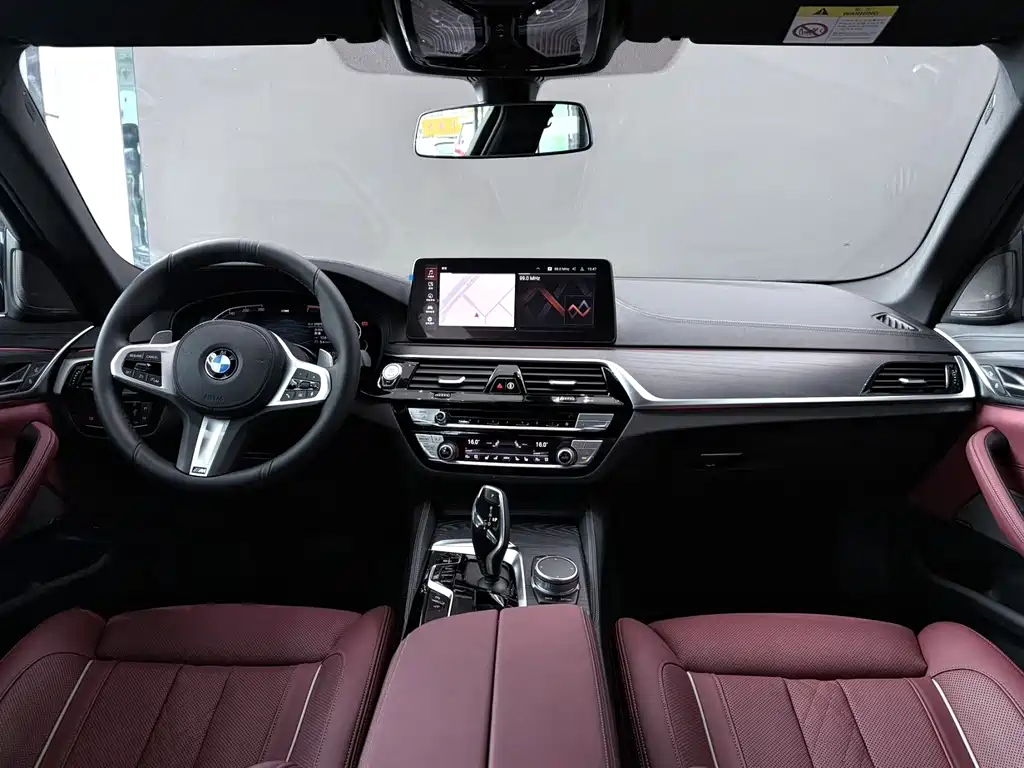 BMW 5 Series — миниатюра 7