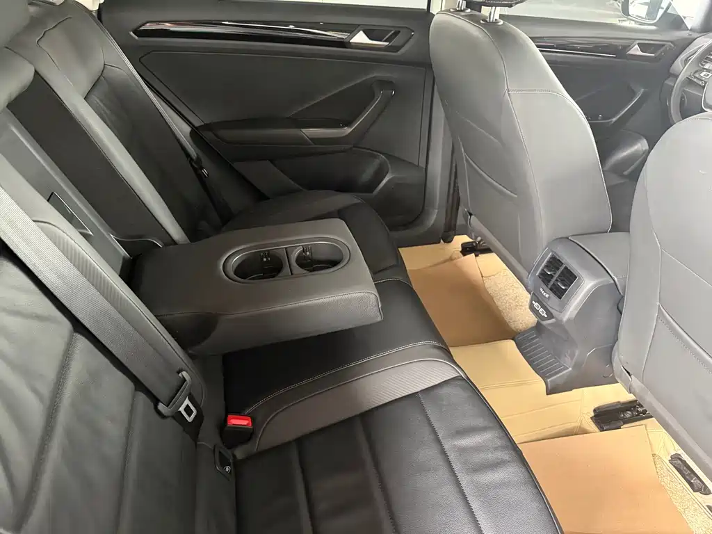 Volkswagen T-Roc — миниатюра 5