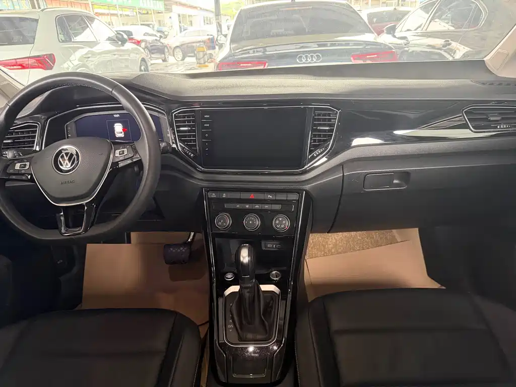 Volkswagen T-Roc — миниатюра 6