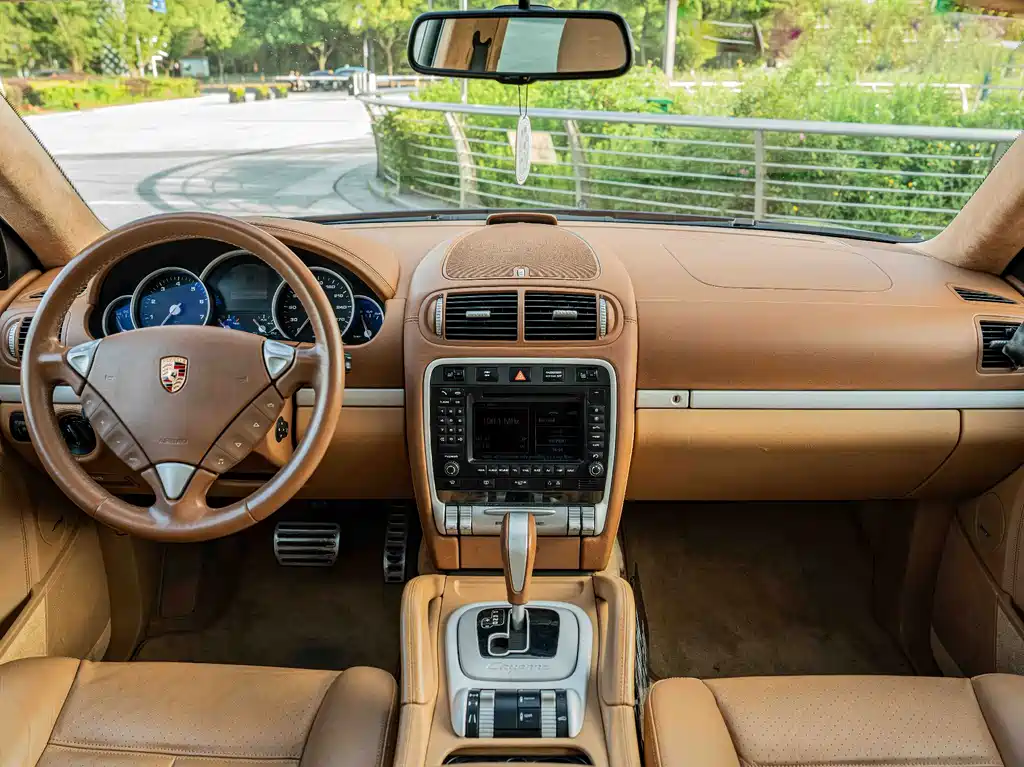 Porsche Cayenne — миниатюра 16