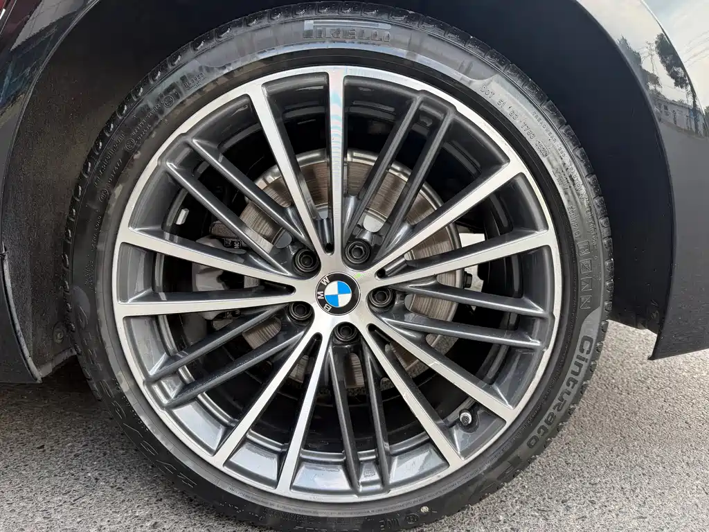 BMW 5 Series — миниатюра 19