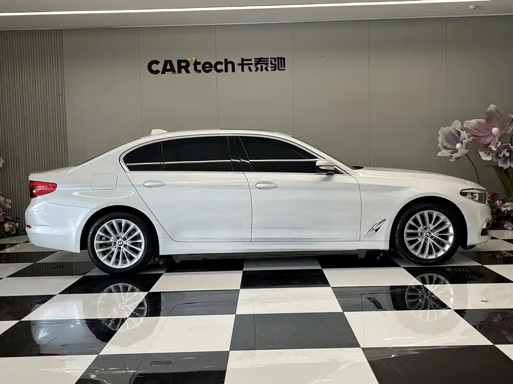 BMW 5 Series — миниатюра 4