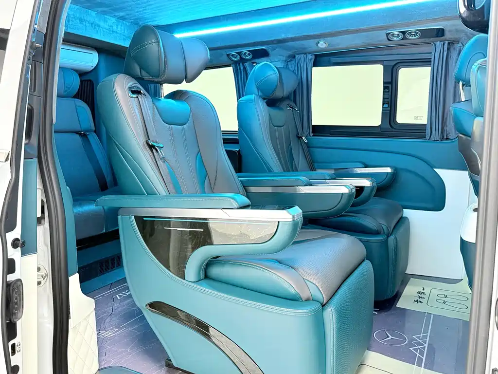 Mercedes-Benz Vito 2021 2.0T Elite 7 мест