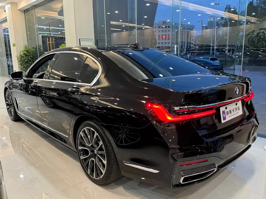 BMW 7 Series — миниатюра 6