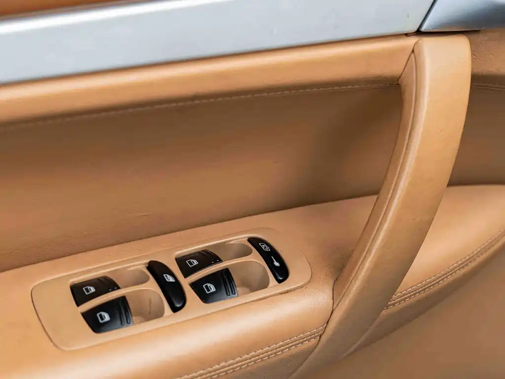 Porsche Cayenne — миниатюра 18