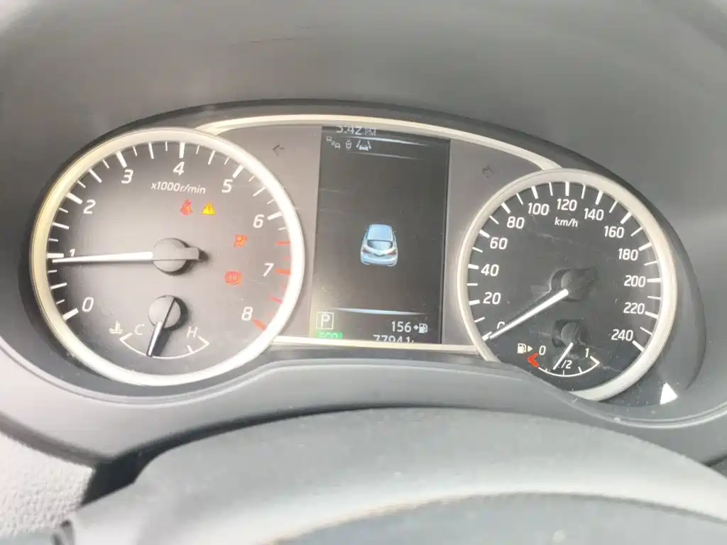 Nissan Tiida — миниатюра 7