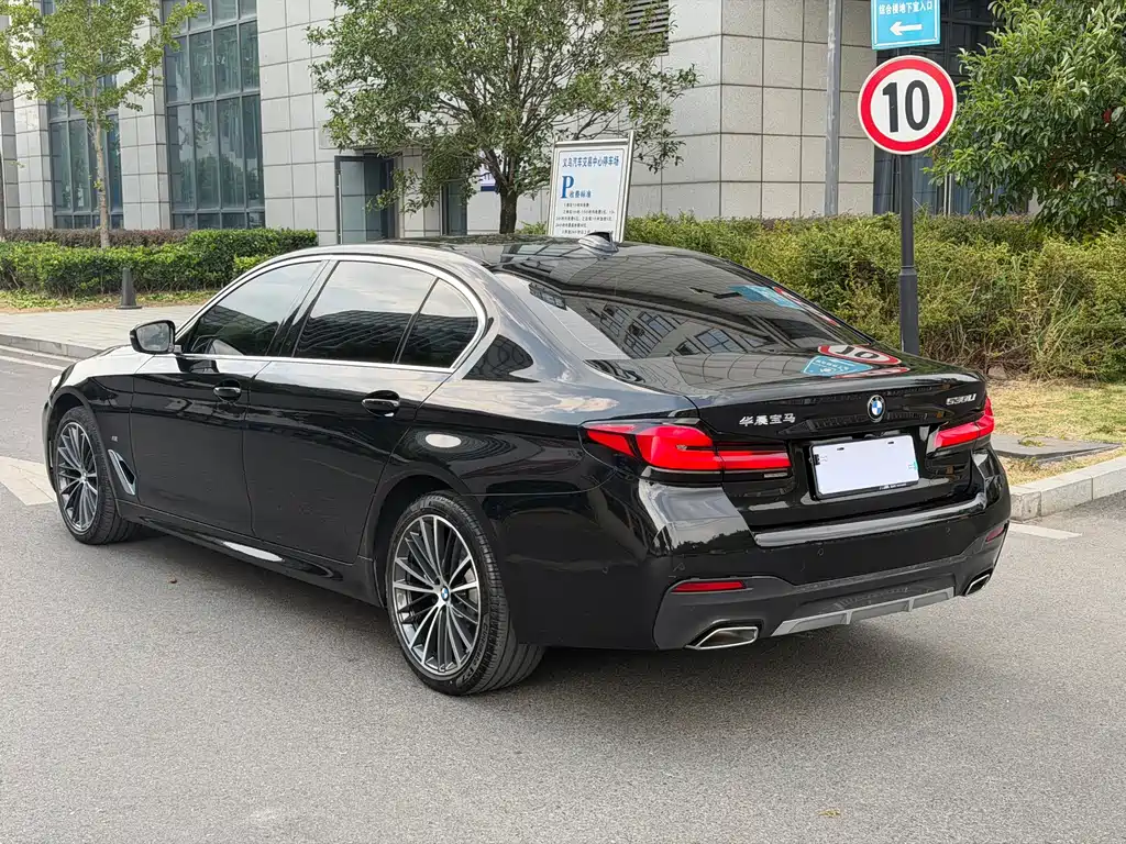 BMW 5 Series — миниатюра 7