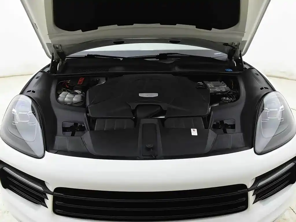 Porsche Cayenne — миниатюра 9