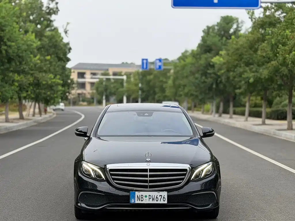 Mercedes-Benz E-Class — миниатюра 2