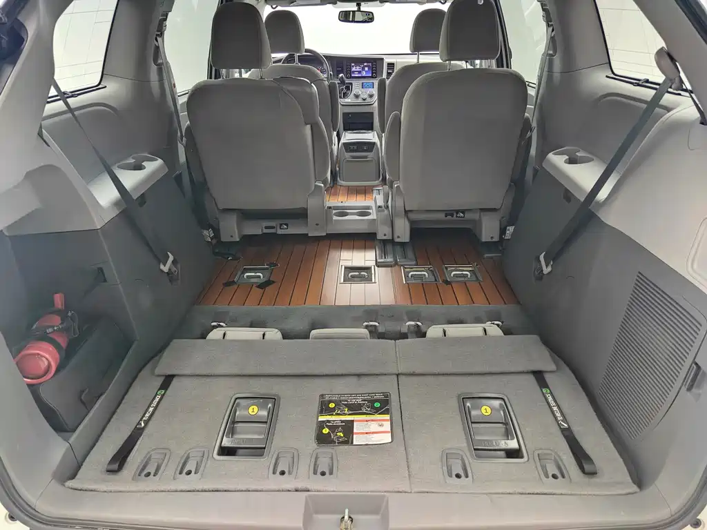 Toyota Sienna — миниатюра 26