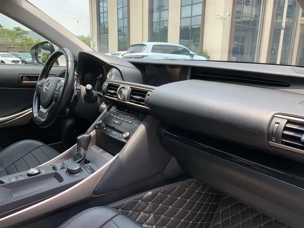 Lexus IS — миниатюра 29