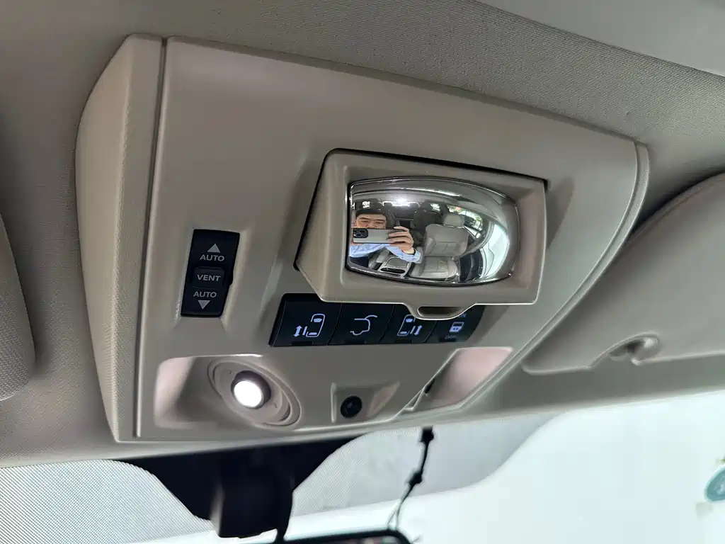 Chrysler Grand Voyager (Import) — миниатюра 15