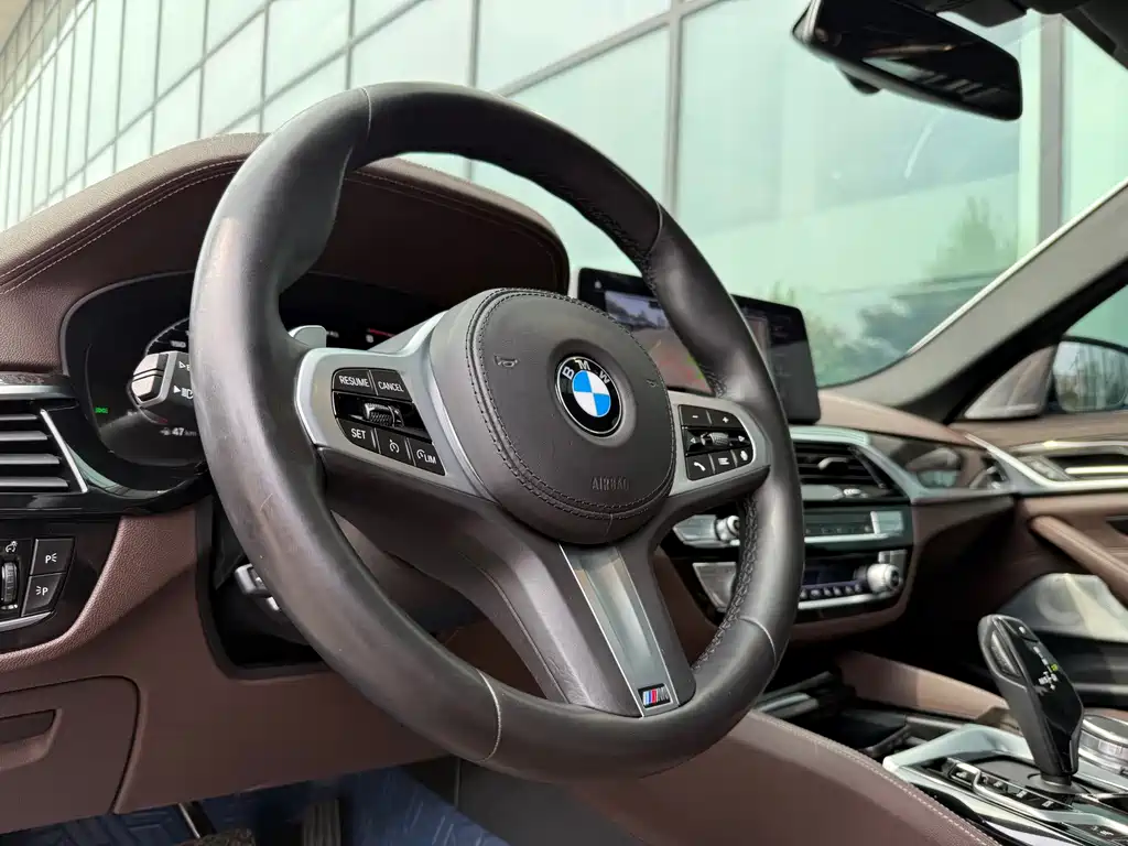 BMW 5 Series — миниатюра 10