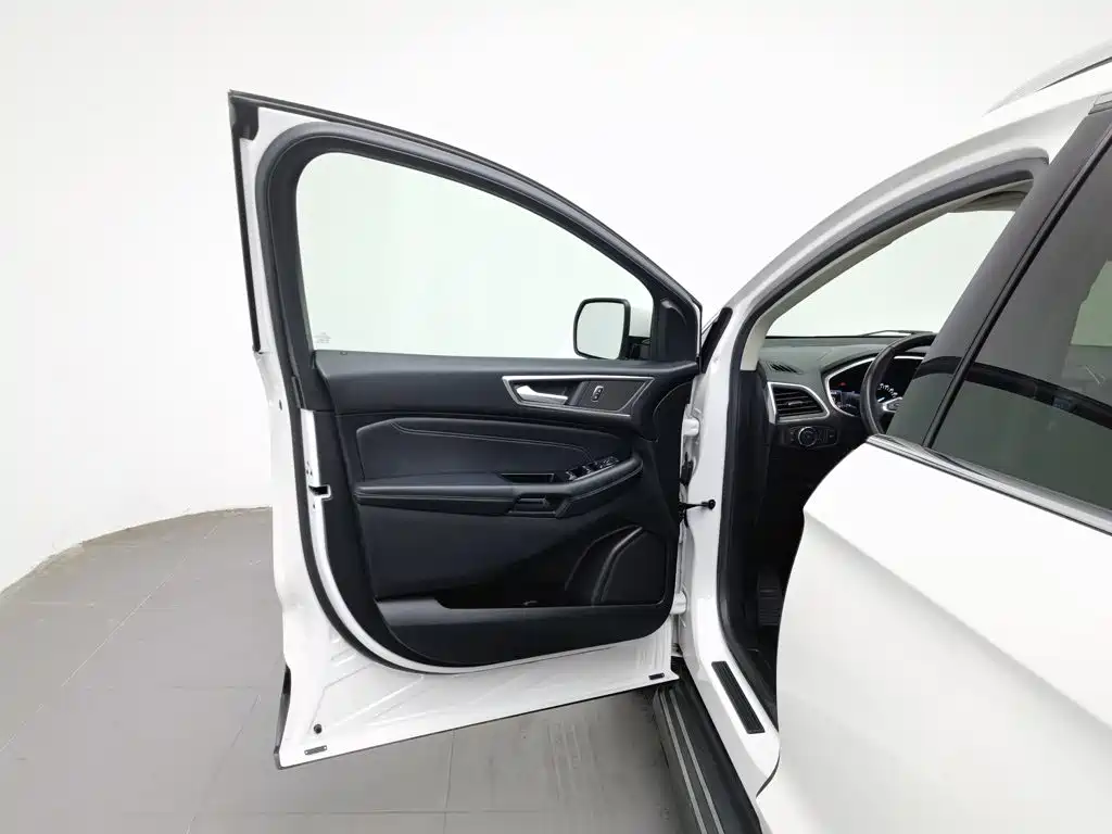 Ford Edge — миниатюра 8