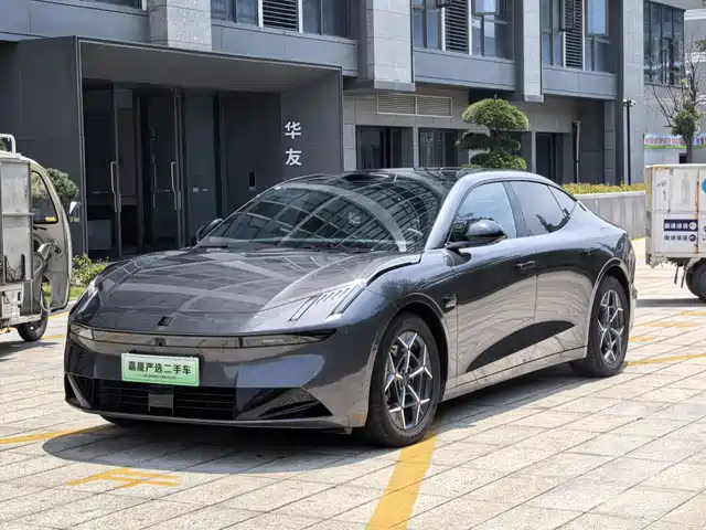 2025 Lynk & Co 10