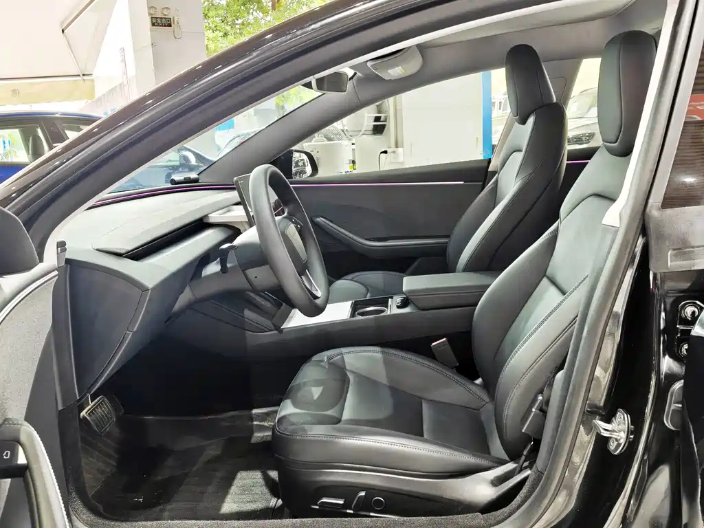 Tesla Model 3 — миниатюра 12