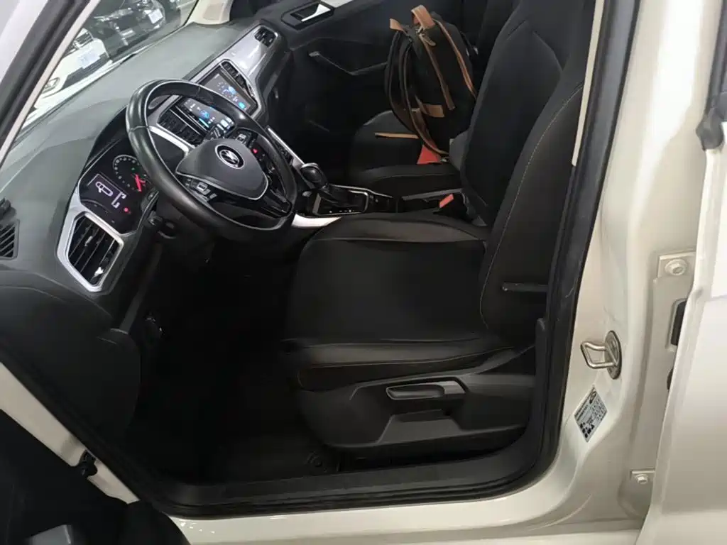 Volkswagen T-Roc — миниатюра 15