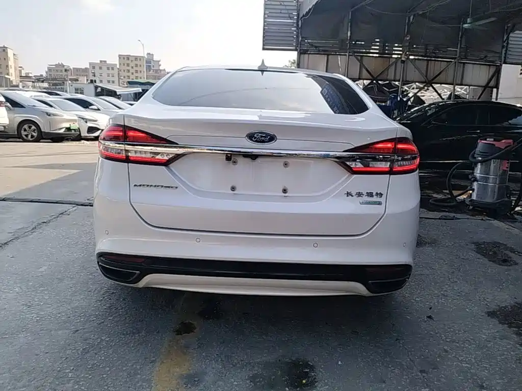 Ford Mondeo — миниатюра 6