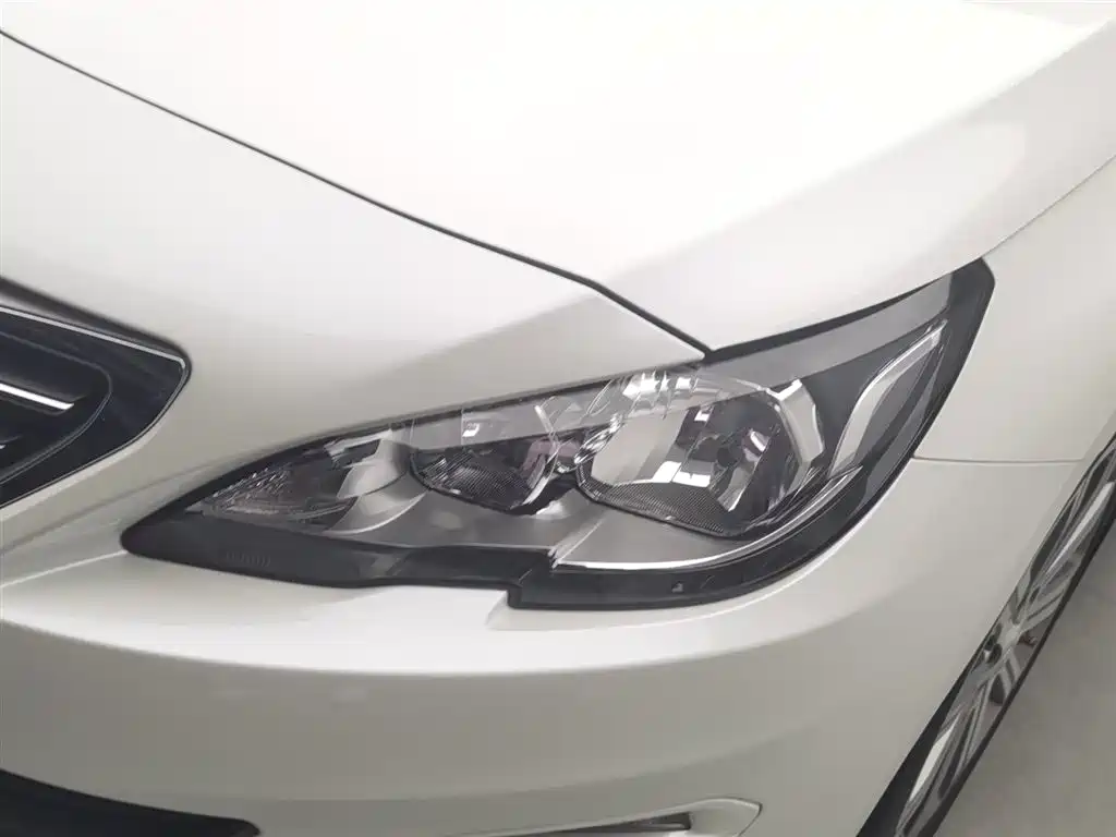 Peugeot 408 2016 1.6T AT Luxury