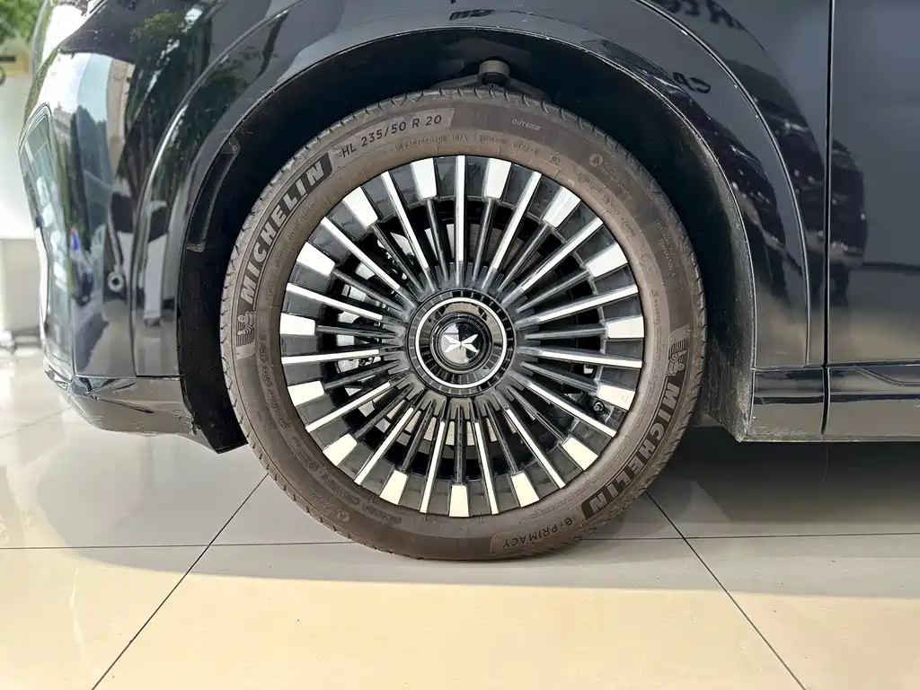 XPeng X9 — миниатюра 10