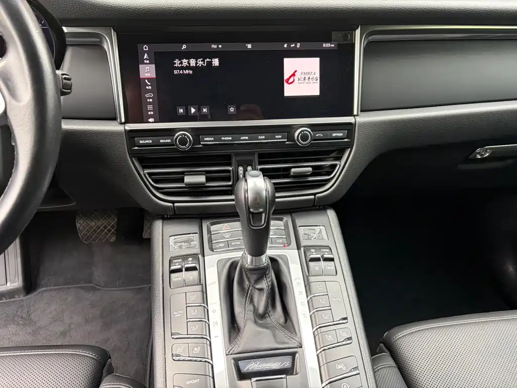 Porsche Macan — миниатюра 11