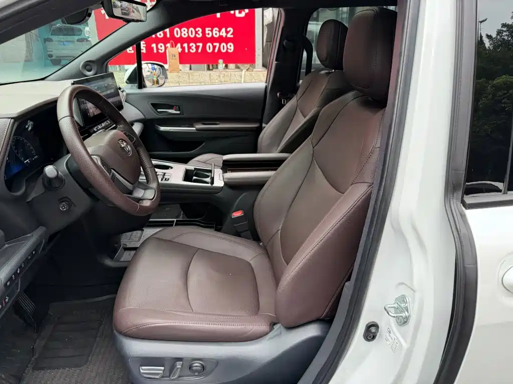Toyota Sienna — миниатюра 8