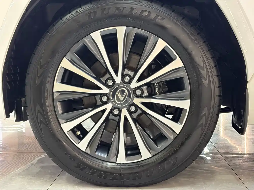 Lexus LX — миниатюра 12