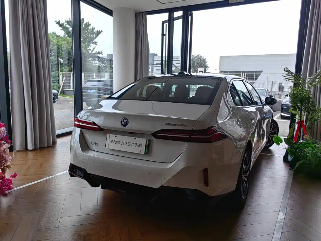 BMW i5 — миниатюра 4