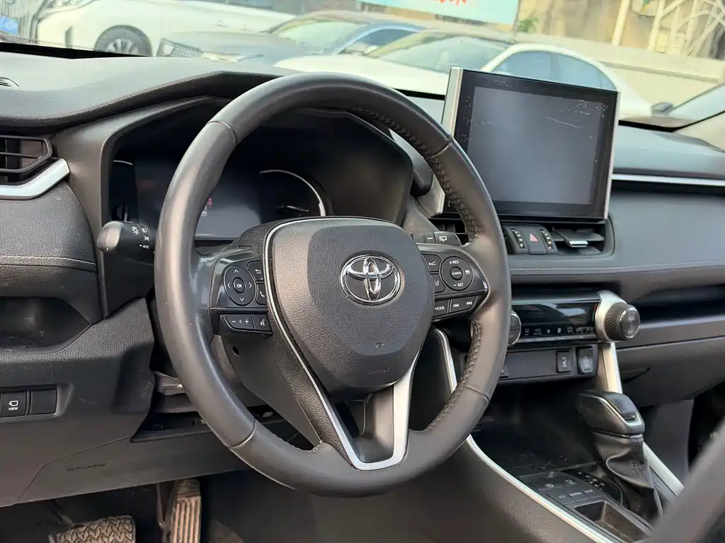 Toyota RAV4 — миниатюра 17