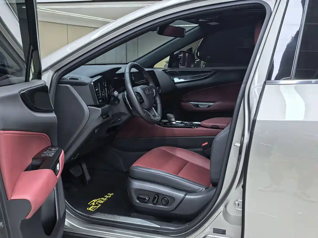 Lexus NX — миниатюра 10