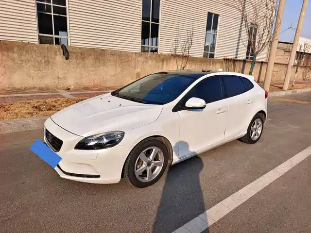 volvo v40