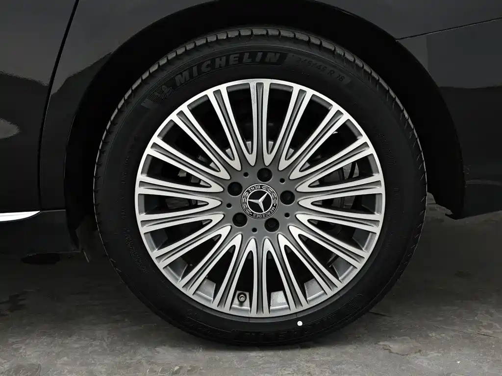 Mercedes-Benz E-Class — миниатюра 9