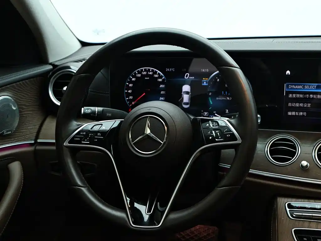 Mercedes-Benz E-Class — миниатюра 15