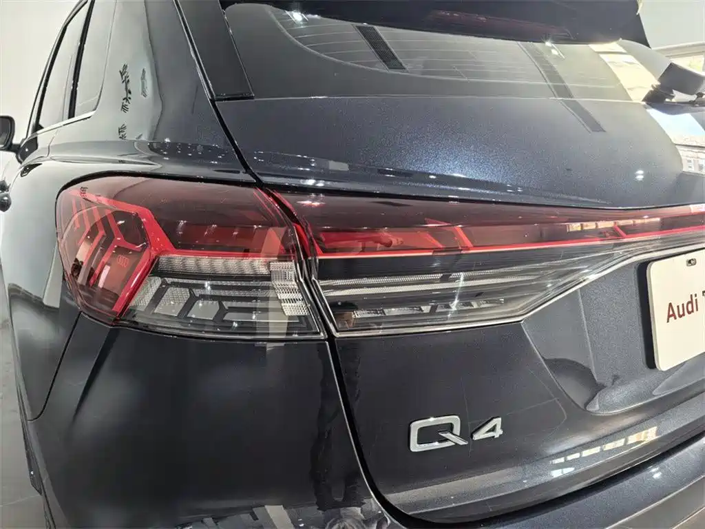 Audi Q4 e-tron — миниатюра 13