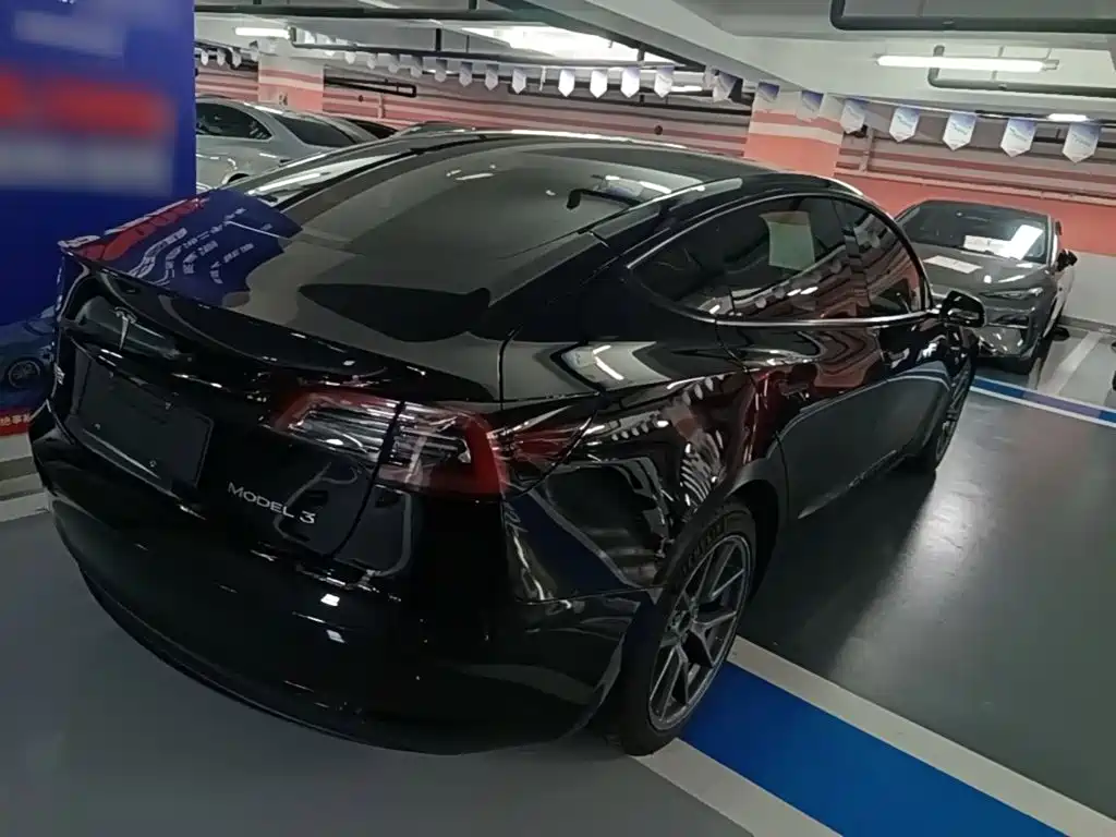 Tesla Model 3 — миниатюра 7