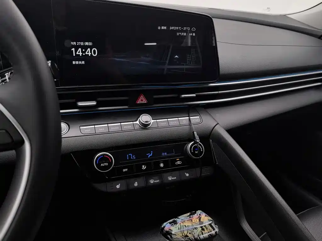 Hyundai Elantra — миниатюра 12