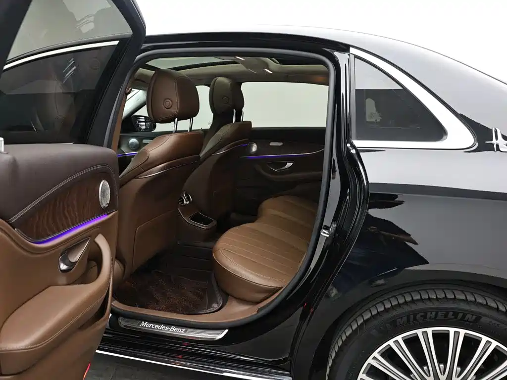 Mercedes-Benz E-Class — миниатюра 13