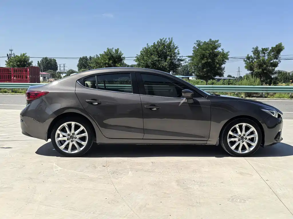Mazda Mazda3 3 2014 2.0L AT Flagship