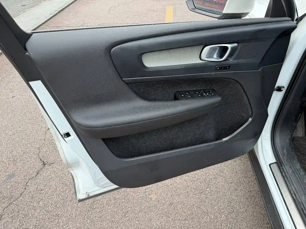 Volvo XC40 — миниатюра 6