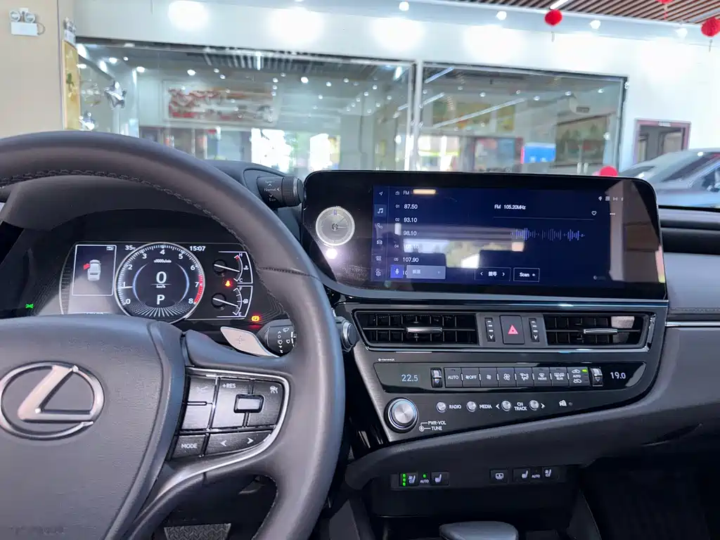 Lexus ES — миниатюра 10