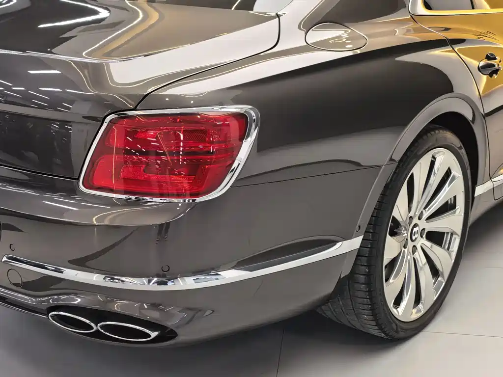 Bentley Flying Spur — миниатюра 8