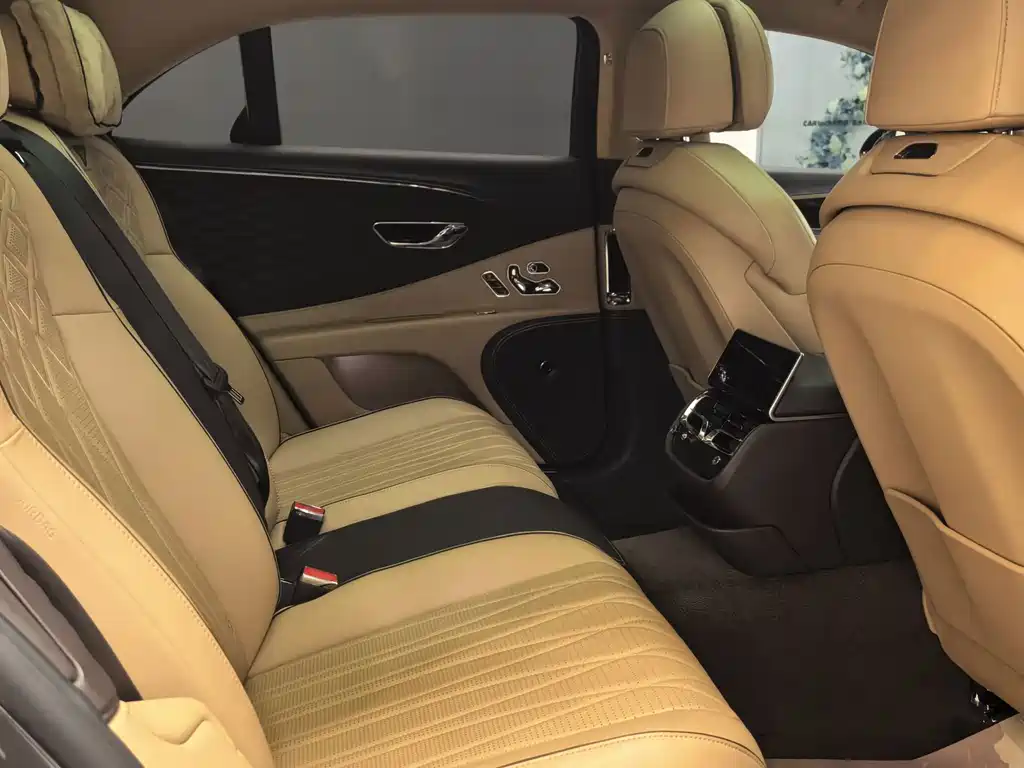 Bentley Flying Spur — миниатюра 17