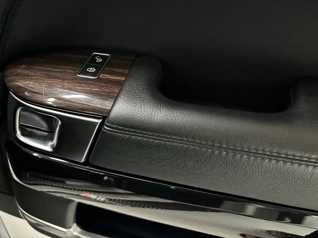 Land Rover Range Rover — миниатюра 12