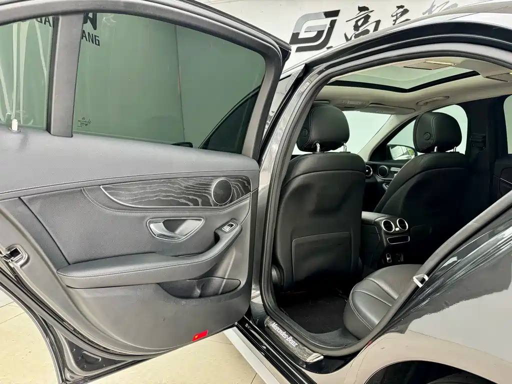 Mercedes-Benz C-Class — миниатюра 10