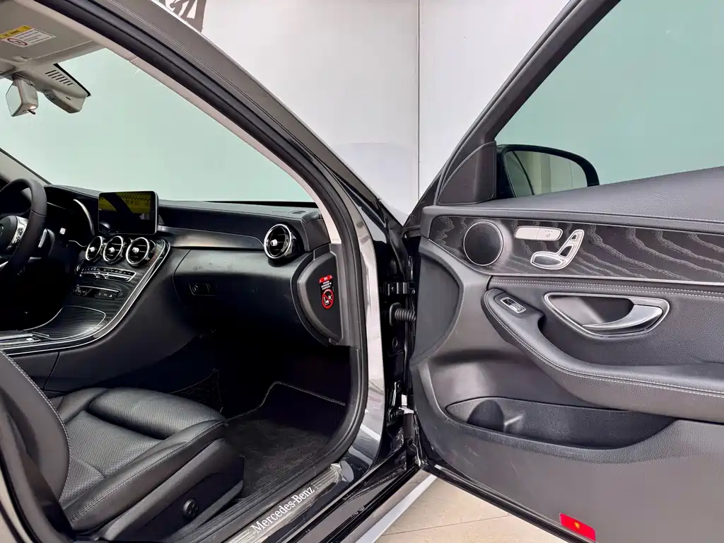 Mercedes-Benz C-Class — миниатюра 13