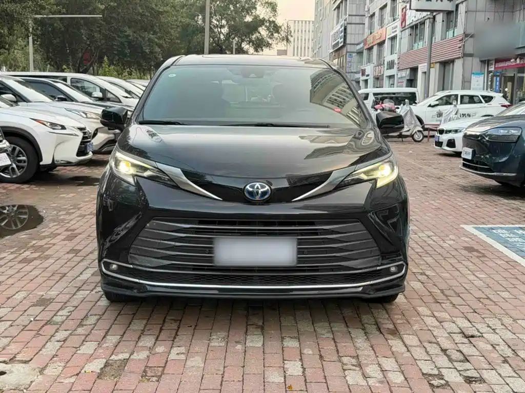 Toyota Sienna — миниатюра 9