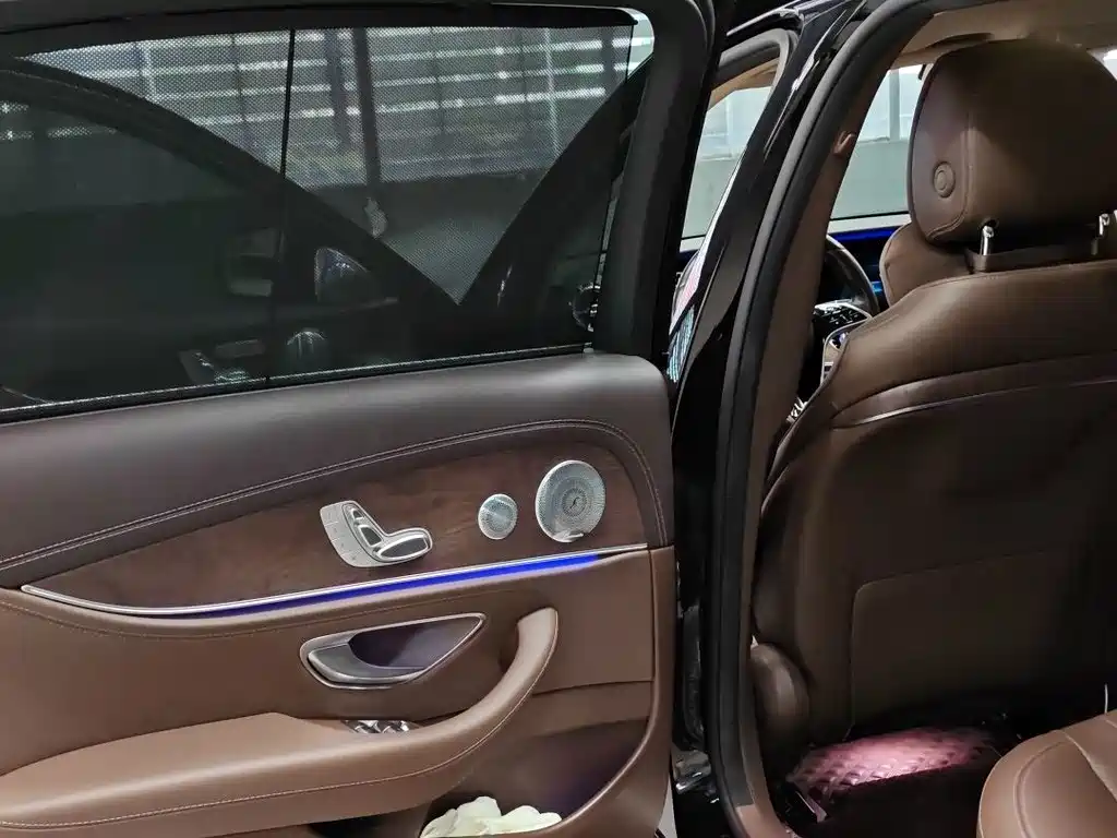 Mercedes-Benz E-Class — миниатюра 7